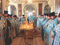 В день 275-летия со дня явления Ахтырской иконы Божией Матери архиепископ Орловский и Ливенский Антоний совершил Божественную литургию в Ахтырском кафедральном соборе Орла. 15 июля 2014 г.