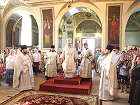 В праздник Преображения Господня архиепископ Орловский и Болховский Антоний совершил литургию в Ахтырском кафедральном соборе Орла. 19 августа 2014 г.