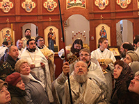 Митрополит Орловский и Болховский Антоний совершил чин освящения храма святителя Спиридона Тримифунтского в поселке Спицино Орловского района и Божественную литургию в новоосвященном храме. 25 декабря 2014 г.
