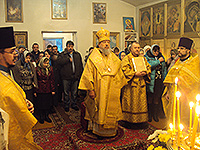 В день памяти  Святителя Николая Мирликийского митрополит Орловский и Болховский Антоний совершил литургию в Никольском храме с. Сосково. 19 декабря 2014 г.