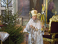 Вечером 6 января митрополит Орловский и Болховский Антоний возглавил служение всенощного бдения в Богоявленском соборе Орла. В ночь на 7 января, в праздник Рождества Христова, архипастырь совершил в Ахтырском кафедральном соборе Божественную литургию. Вечером 7 января митрополит Антоний совершил великую вечерню в Ахтырском кафедральном соборе г. Орла. 6-7 января 2015 г.