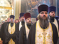 Вечером 6 января митрополит Орловский и Болховский Антоний возглавил служение всенощного бдения в Богоявленском соборе Орла. В ночь на 7 января, в праздник Рождества Христова, архипастырь совершил в Ахтырском кафедральном соборе Божественную литургию. Вечером 7 января митрополит Антоний совершил великую вечерню в Ахтырском кафедральном соборе г. Орла. 6-7 января 2015 г.