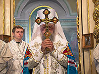 Вечером 6 января митрополит Орловский и Болховский Антоний возглавил служение всенощного бдения в Богоявленском соборе Орла. В ночь на 7 января, в праздник Рождества Христова, архипастырь совершил в Ахтырском кафедральном соборе Божественную литургию. Вечером 7 января митрополит Антоний совершил великую вечерню в Ахтырском кафедральном соборе г. Орла. 6-7 января 2015 г.