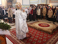 Митрополит Орловский и Болховский Антоний совершил Божественную литургию в храме Смоленской иконы Божией Матери г. Орла. 11 января 2015 г..