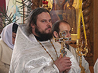 Митрополит Орловский и Болховский Антоний совершил Божественную литургию в храме Смоленской иконы Божией Матери г. Орла. 11 января 2015 г..