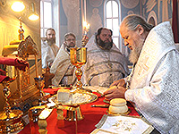 В праздник Обрезания Господня и святителя Василия Великого  митрополит Орловский и Болховский Антоний совершил литургию в Казанском храме Свято-Успенского мужского монастыря г. Орла. 14 января 2015 г.