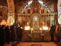 Вечером 6 января митрополит Орловский и Болховский Антоний возглавил служение всенощного бдения в Богоявленском соборе Орла. В ночь на 7 января, в праздник Рождества Христова, архипастырь совершил в Ахтырском кафедральном соборе Божественную литургию. Вечером 7 января митрополит Антоний совершил великую вечерню в Ахтырском кафедральном соборе г. Орла. 6-7 января 2015 г.