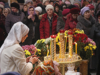 В праздник обретения мощей блж. Матроны Московской митрополит Орловский и Болховский Антоний и епископ Ливенский и Малоархангельский Нектарий совершили литургию в храме святой блаженной Матроны Московской г. Орла. 7 марта 2015 г.