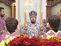 В праздник обретения мощей блж. Матроны Московской митрополит Орловский и Болховский Антоний и епископ Ливенский и Малоархангельский Нектарий совершили литургию в храме святой блаженной Матроны Московской г. Орла. 7 марта 2015 г.