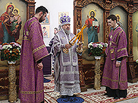 В праздник обретения мощей блж. Матроны Московской митрополит Орловский и Болховский Антоний и епископ Ливенский и Малоархангельский Нектарий совершили литургию в храме святой блаженной Матроны Московской г. Орла. 7 марта 2015 г.