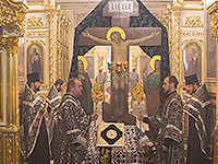 В Неделю 2-ю Великого поста митрополит Орловский и Болховский Антоний совершил вечернее богослужение с чином Пассии в Ахтырском кафедральном соборе г. Орла. 8 марта 2015 г.