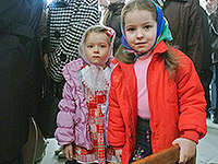 В Неделю 3-ю по Пасхе, святых жен-мироносиц, митрополит Орловский и Болховский Антоний совершил литургию в Богоявленском соборе города Орла. По окончанию богослужения на территории собора Архипастырь открыл праздник в рамках всероссийской молодежной православной акции «Любовь сорадуется Истине». 26 апреля 2015 г.