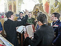 В Неделю 3-ю по Пасхе, святых жен-мироносиц, митрополит Орловский и Болховский Антоний совершил литургию в Богоявленском соборе города Орла. По окончанию богослужения на территории собора Архипастырь открыл праздник в рамках всероссийской молодежной православной акции «Любовь сорадуется Истине». 26 апреля 2015 г.