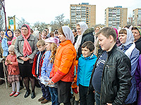 В Неделю 3-ю по Пасхе, святых жен-мироносиц, митрополит Орловский и Болховский Антоний совершил литургию в Богоявленском соборе города Орла. По окончанию богослужения на территории собора Архипастырь открыл праздник в рамках всероссийской молодежной православной акции «Любовь сорадуется Истине». 26 апреля 2015 г.