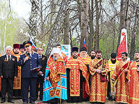 Митрополит Орловский и Болховский Антоний принял участие в митинге, посвященном празднованию 70-й годовщины Победы в Великой Отечественной войне, прошедшем на воинском захоронении в селе Багриново Болховского района. 29 апреля 2015 г.