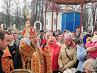 В Неделю 3-ю по Пасхе, святых жен-мироносиц, митрополит Орловский и Болховский Антоний совершил литургию в Богоявленском соборе города Орла. По окончанию богослужения на территории собора Архипастырь открыл праздник в рамках всероссийской молодежной православной акции «Любовь сорадуется Истине». 26 апреля 2015 г.