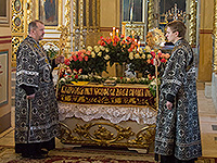 Митрополит Орловский и Болховский Антоний совершил богослужения Великой Пятницы и Великой Субботы в Ахтырском кафедральном соборе Орла. 10-11 апреля 2015 г.