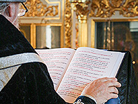 Митрополит Орловский и Болховский Антоний совершил богослужения Великой Пятницы и Великой Субботы в Ахтырском кафедральном соборе Орла. 10-11 апреля 2015 г.