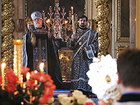 Митрополит Орловский и Болховский Антоний совершил богослужения Великой Пятницы и Великой Субботы в Ахтырском кафедральном соборе Орла. 10-11 апреля 2015 г.