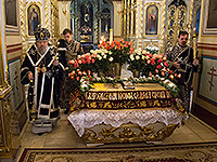 Митрополит Орловский и Болховский Антоний совершил богослужения Великой Пятницы и Великой Субботы в Ахтырском кафедральном соборе Орла. 10-11 апреля 2015 г.