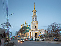Митрополит Орловский и Болховский Антоний совершил богослужения Великой Пятницы и Великой Субботы в Ахтырском кафедральном соборе Орла. 10-11 апреля 2015 г.