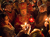 В ночь с 11 на 12 апреля 2015 года в Ахтырском кафедральном соборе Орла митрополит Орловский и Болховский Антоний совершил Пасхальные богослужения — полунощницу, крестный ход, Пасхальную заутреню и Божественную литургию свт. Иоанна Златоуста