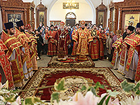 Во вторник Светлой Седмицы митрополит Орловский и Болховский Антоний и епископ Ливенский и Малоархангельский Нектарий совершили литургию в Иверском храме Орла в честь его престольного праздника. 14 апреля 2015 г.