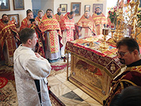 Во вторник Светлой Седмицы митрополит Орловский и Болховский Антоний и епископ Ливенский и Малоархангельский Нектарий совершили литургию в Иверском храме Орла в честь его престольного праздника. 14 апреля 2015 г.