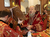 Во вторник Светлой Седмицы митрополит Орловский и Болховский Антоний и епископ Ливенский и Малоархангельский Нектарий совершили литургию в Иверском храме Орла в честь его престольного праздника. 14 апреля 2015 г.