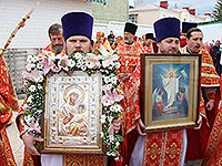 Во вторник Светлой Седмицы митрополит Орловский и Болховский Антоний и епископ Ливенский и Малоархангельский Нектарий совершили литургию в Иверском храме Орла в честь его престольного праздника. 14 апреля 2015 г.