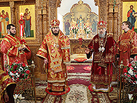 Во вторник Светлой Седмицы митрополит Орловский и Болховский Антоний и епископ Ливенский и Малоархангельский Нектарий совершили литургию в Иверском храме Орла в честь его престольного праздника. 14 апреля 2015 г.