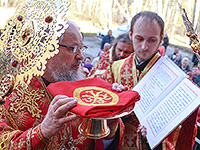Митрополит Орловский и Болховский Антоний совершил чин великого освящения Воскресенского храма мужского монастыря святого Кукши Мценского района и Божественную литургию в новоосвященном храме. 19 апреля 2015 г.