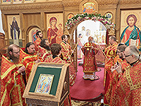Митрополит Орловский и Болховский Антоний совершил чин великого освящения Воскресенского храма мужского монастыря святого Кукши Мценского района и Божественную литургию в новоосвященном храме. 19 апреля 2015 г.