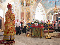 В Неделю 3-ю по Пасхе, святых жен-мироносиц, митрополит Орловский и Болховский Антоний совершил литургию в Богоявленском соборе города Орла. По окончанию богослужения на территории собора Архипастырь открыл праздник в рамках всероссийской молодежной православной акции «Любовь сорадуется Истине». 26 апреля 2015 г.