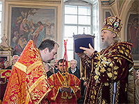 В день памяти своих небесных покровителей, Виленских мучеников Антония, Иоанна и Евстафия, митрополит Орловский и Болховский Антоний возглавил литургию в Ахтырском соборе Орла. 27 апреля 2015 г.