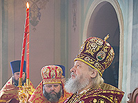 В день памяти своих небесных покровителей, Виленских мучеников Антония, Иоанна и Евстафия, митрополит Орловский и Болховский Антоний возглавил литургию в Ахтырском соборе Орла. 27 апреля 2015 г.