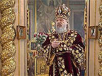 В день памяти своих небесных покровителей, Виленских мучеников Антония, Иоанна и Евстафия, митрополит Орловский и Болховский Антоний возглавил литургию в Ахтырском соборе Орла. 27 апреля 2015 г.