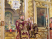 В день памяти своих небесных покровителей, Виленских мучеников Антония, Иоанна и Евстафия, митрополит Орловский и Болховский Антоний возглавил литургию в Ахтырском соборе Орла. 27 апреля 2015 г.