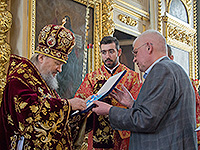 В день памяти своих небесных покровителей, Виленских мучеников Антония, Иоанна и Евстафия, митрополит Орловский и Болховский Антоний возглавил литургию в Ахтырском соборе Орла. 27 апреля 2015 г.
