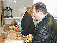 На средства, собранные участниками акции «Трезвость во имя милосердия» приобретены пасхальные подарки для воспитанников социально-реабилитационного центра для несовершеннолетних г. Орла. 12 апреля 2015 г.