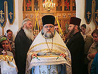 В праздник Вознесения Господня митрополит Орловский и Болховский Антоний совершил Божественную литургию в Казанском храме поселка Нарышкино. 21 мая 2015 г.