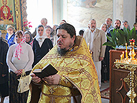 В праздник перенесения мощей святителя Николая из Мир Ликийских в Бар митрополит Орловский и Болховский Антоний совершил литургию в Николо-Песковском храме города Орла. 22 мая 2015 г.