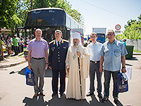 Митрополит Орловский и Болховский Антоний напутствовал специалистов детской областной клинической больницы им. З. И. Круглой, участвующих в благотворительной акции по оказанию медицинской помощи детям Крыма. 22 мая 2015 г.