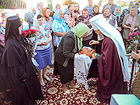 В день памяти святых равноапостольных Константина и Елены митрополит Орловский и Болховский Антоний совершил Божественную литургию в храме великомученика Димитрия Солунского города Дмитровска. 3 июня 2015 г.