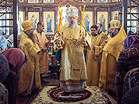 В день памяти святых равноапостольных Константина и Елены митрополит Орловский и Болховский Антоний совершил Божественную литургию в храме великомученика Димитрия Солунского города Дмитровска. 3 июня 2015 г.