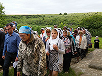 В праздник Казанской иконы Божией Матери митрополит Орловский и Болховский Антоний совершил в сослужении епископа Ливенского и Малоархангельского Нектария литургию в храме Казанской иконы Божией Матери с. Кологривово Новодеревеньковского района. 21 июля 2015 г.