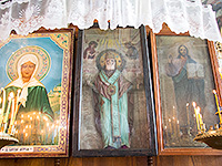 В праздник иконы Божией Матери «Троеручица» митрополит Орловский и Болховский Антоний совершил Божественную литургию во Введенском храме города Болхова, где хранится почитаемый в Орловской области и за её пределами чудотворный образ Пресвятой Богородицы «Троеручицы». 25 июля 2015 г.