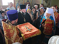 В день памяти Великомученика и целителя Пантелеимона митрополит Орловский и Болховский и Антоний совершил в сослужении митрополита Рязанского и Михайловского Вениамина Божественную литургию в Свято-Никольском храме поселка Кромы. 9 августа 2015 г.
