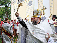 В праздник Преображения Господня митрополит Орловский и Болховский Антоний совершил литургию в Спасо-Преображенском храме на территории Государственного мемориального и природного музея-заповедника И.С. Тургенева «Спасское-Лутовиново» (Мценский район). 19 августа 2015 г.
