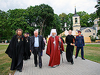 В праздник Преображения Господня митрополит Орловский и Болховский Антоний совершил литургию в Спасо-Преображенском храме на территории Государственного мемориального и природного музея-заповедника И.С. Тургенева «Спасское-Лутовиново» (Мценский район). 19 августа 2015 г.